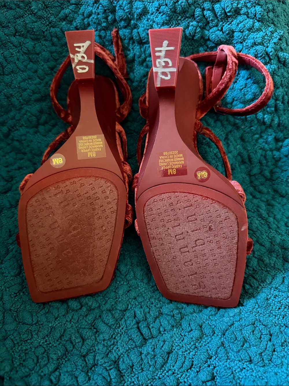 Gianni Bini wine red velvet strappy block heel sandals - Picture 3 of 4